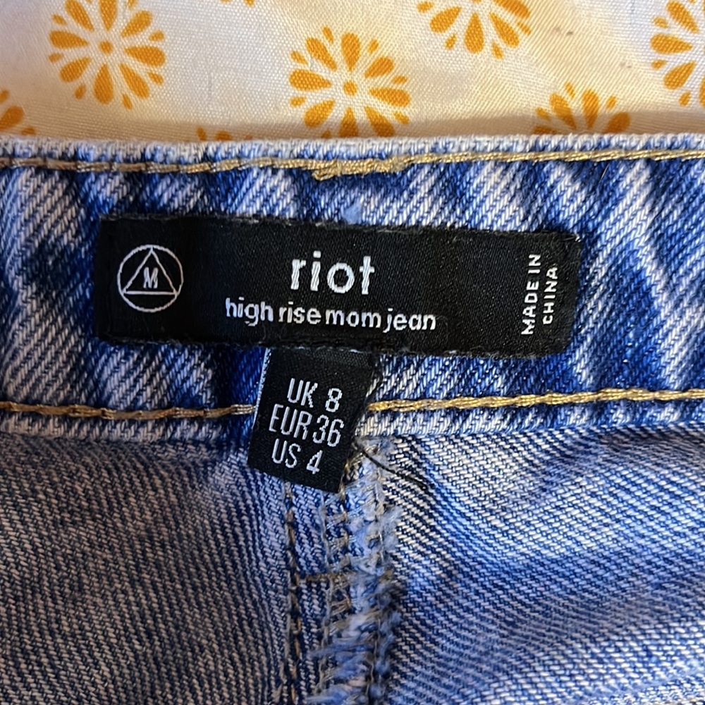 Missguided Riot Ripped Blue Mom Jeans - Picture 4 of 4